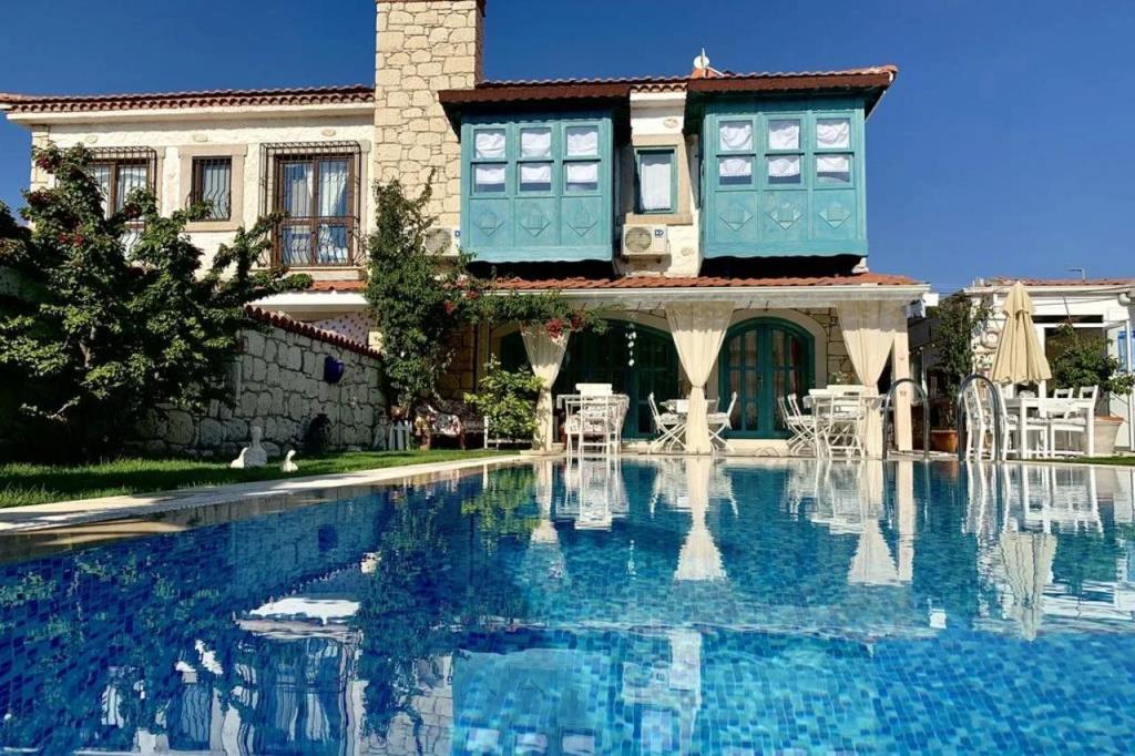 Windmill Alacati 0*