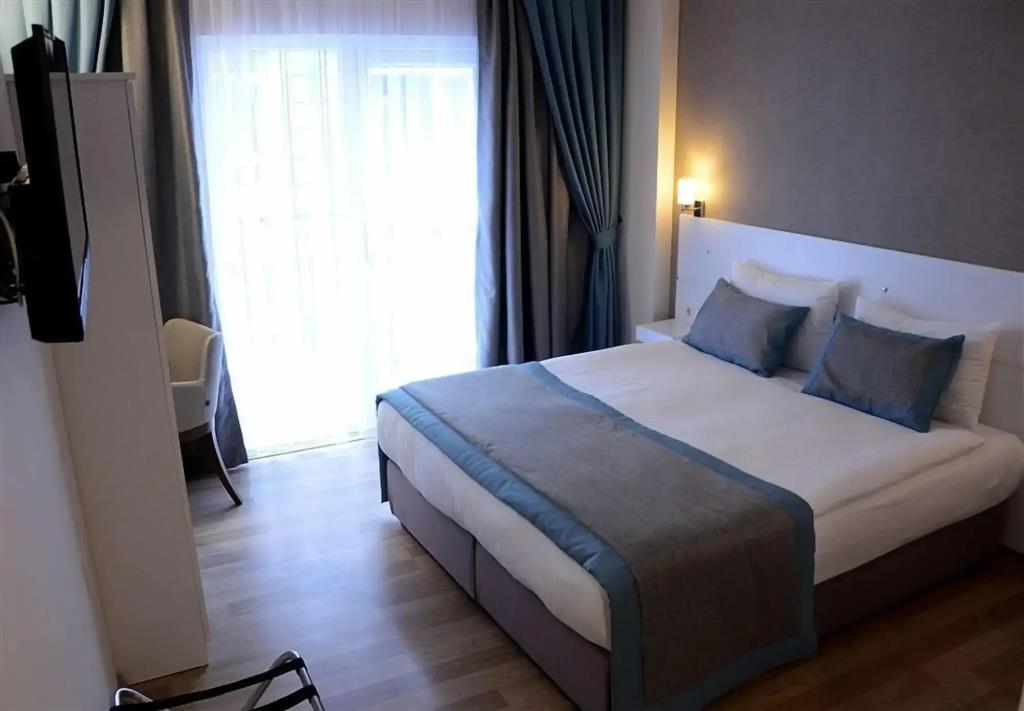 Parion House Hotel 0*