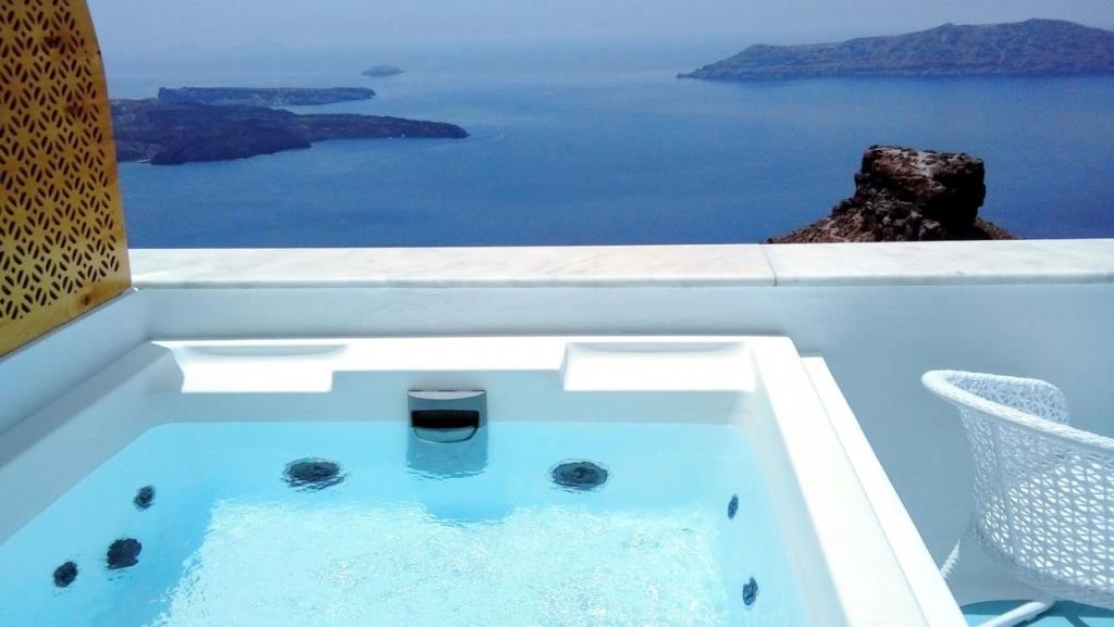 Andronikos Santorini 0*