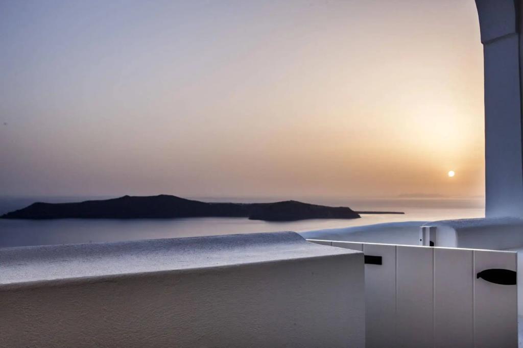 Andronikos Santorini 0*
