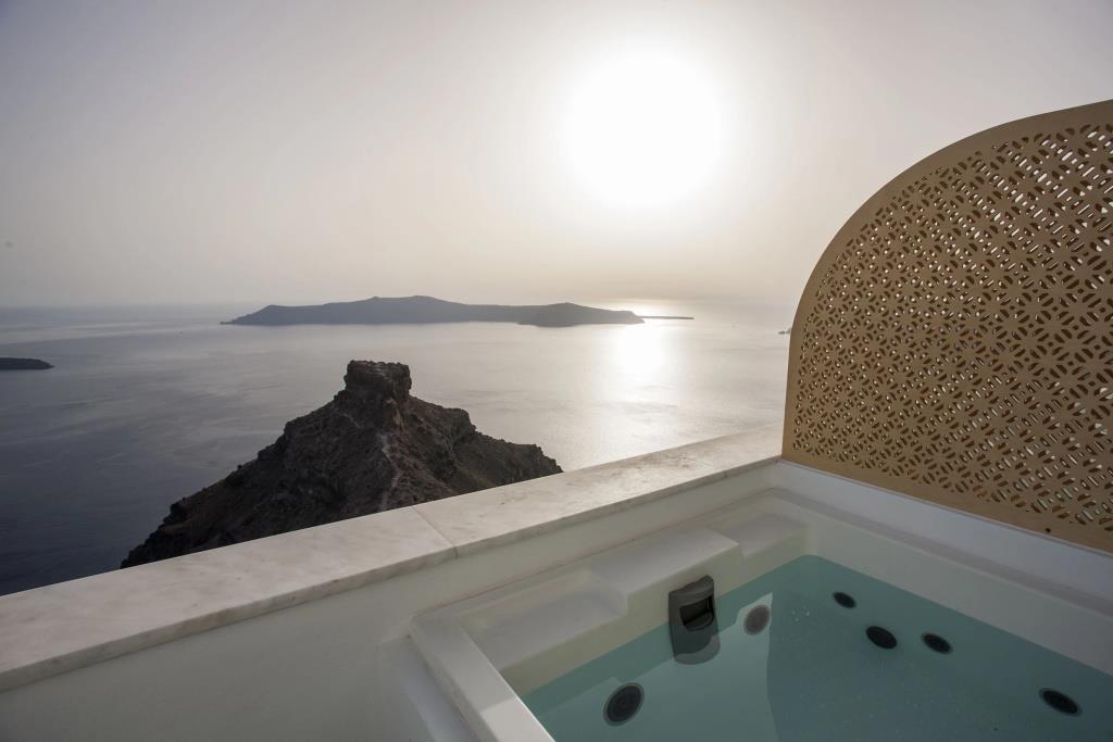 Andronikos Santorini 0*