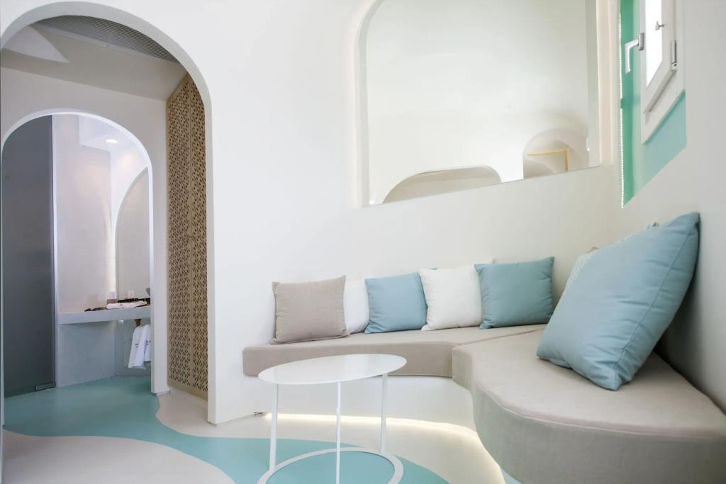 Andronikos Santorini 0*