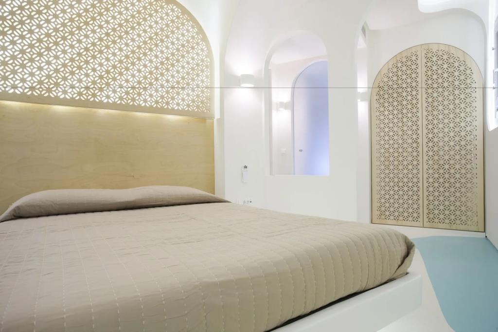 Andronikos Santorini 0*