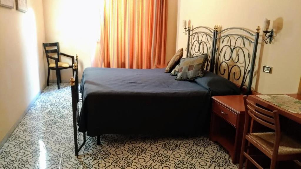 Nicolas Inn 0*