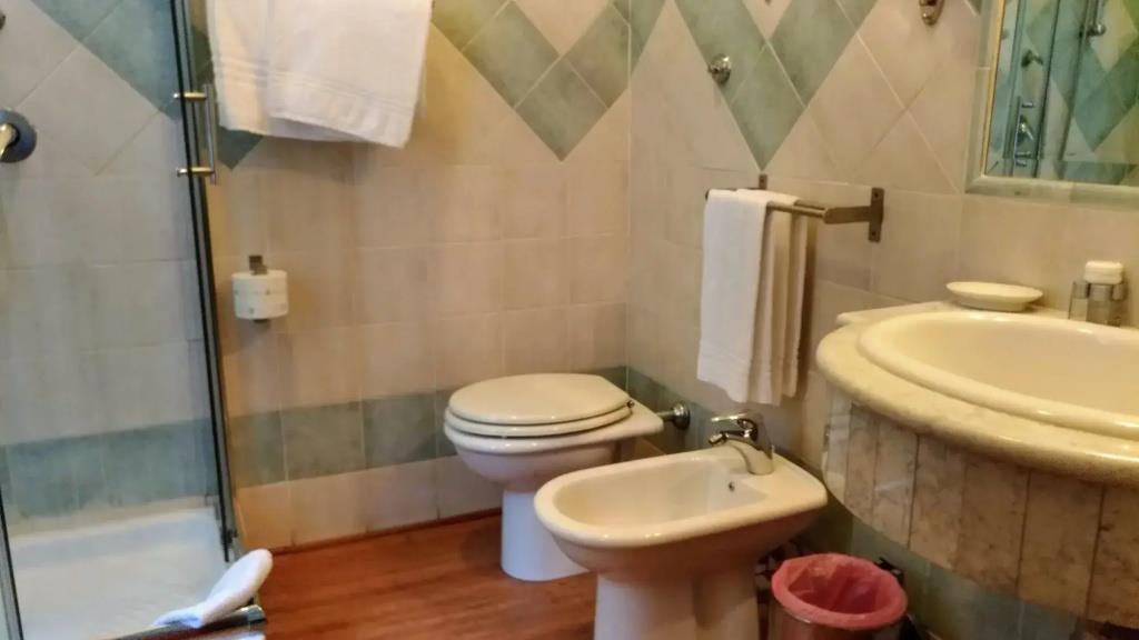 Nicolas Inn 0*