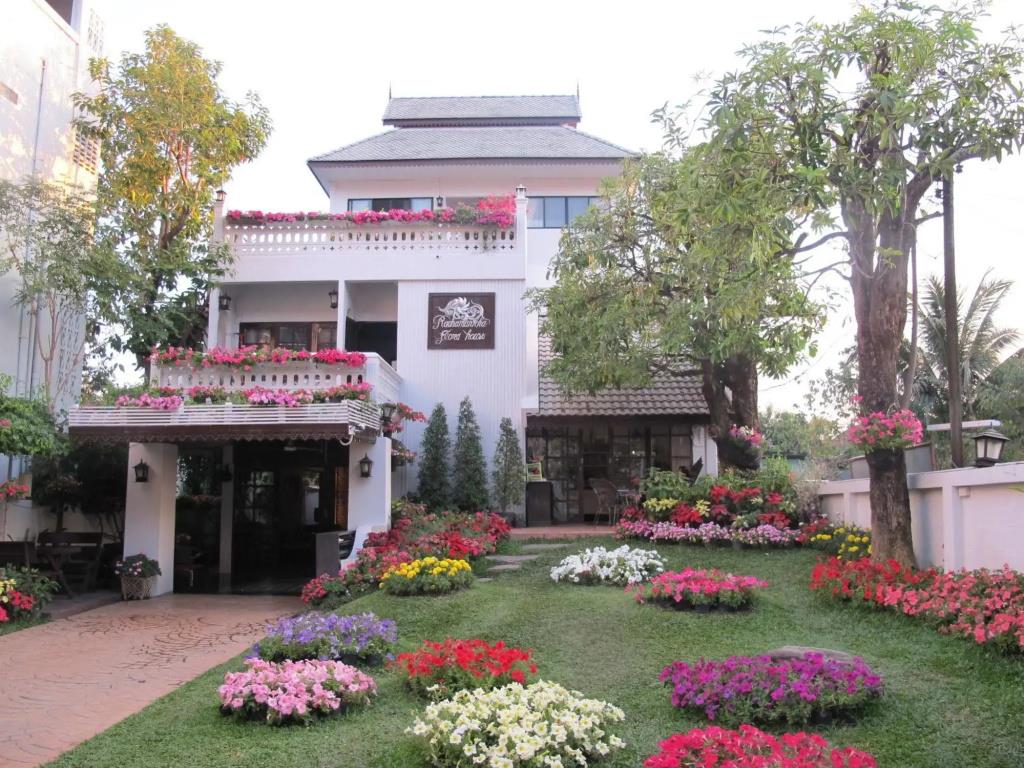 Rachamankha Flora House 2*