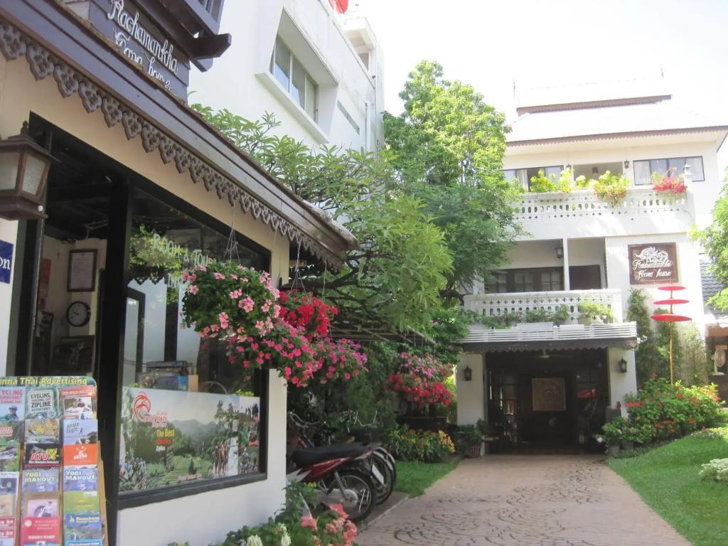 Rachamankha Flora House 2*
