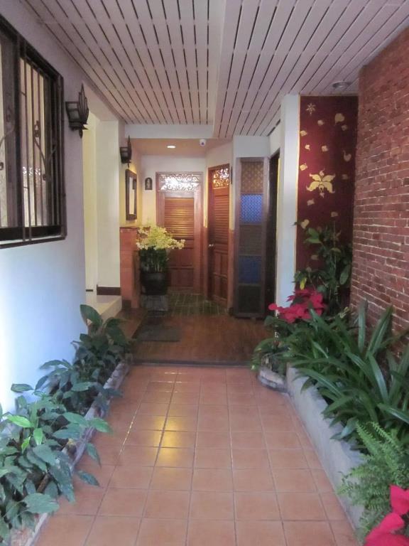 Rachamankha Flora House 2*