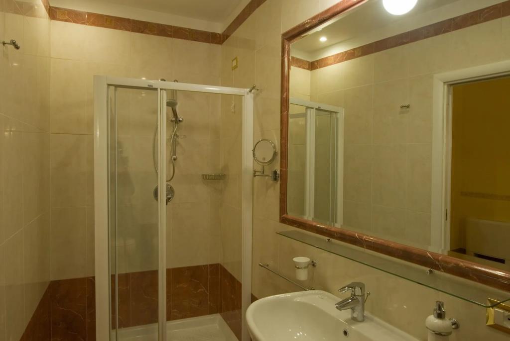 Residenza Gens Julia 0*