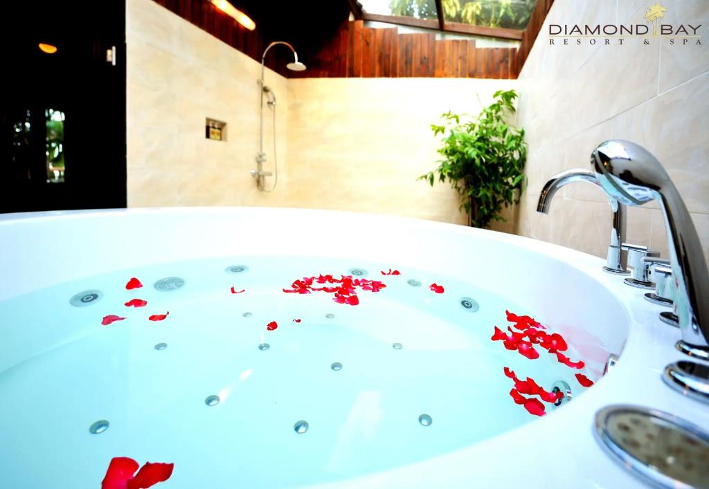 Diamond Bay Resort and Spa 4*