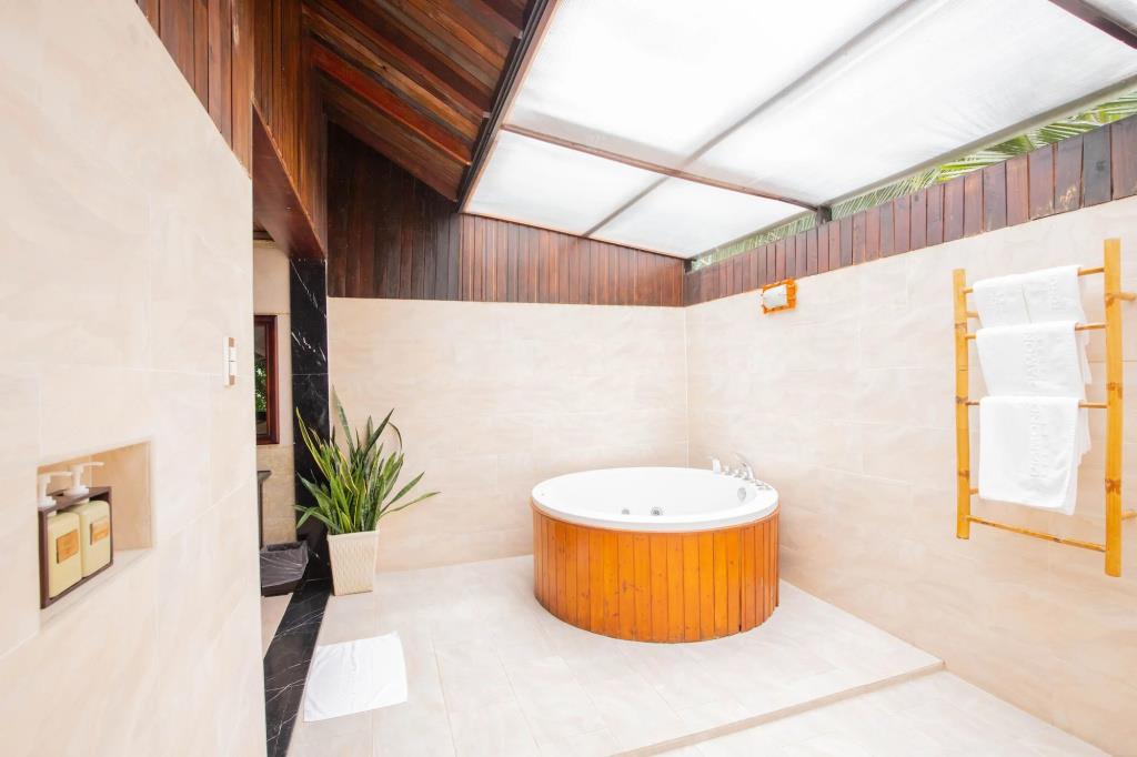 Diamond Bay Resort and Spa 4*