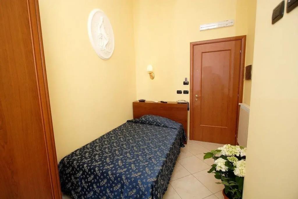 Caroline Suite 0*