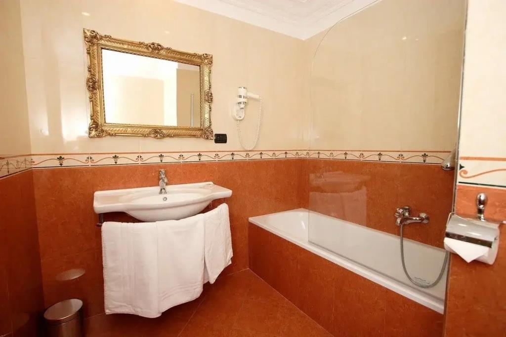 Caroline Suite 0*