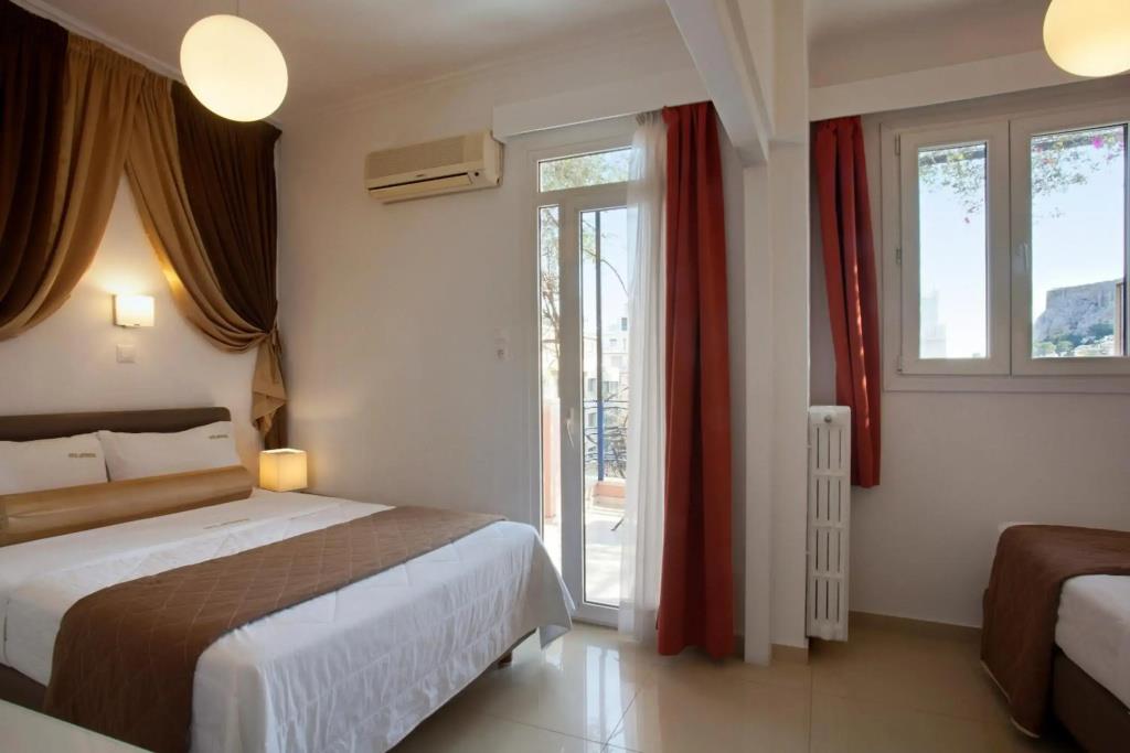 Metropolis Hotel 2*