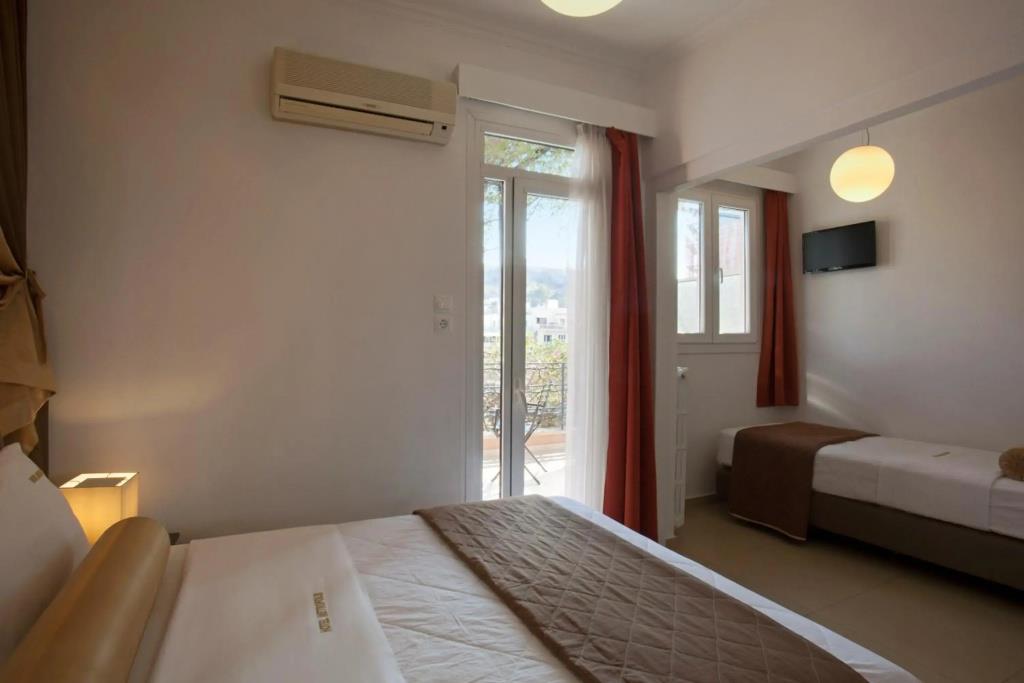 Metropolis Hotel 2*