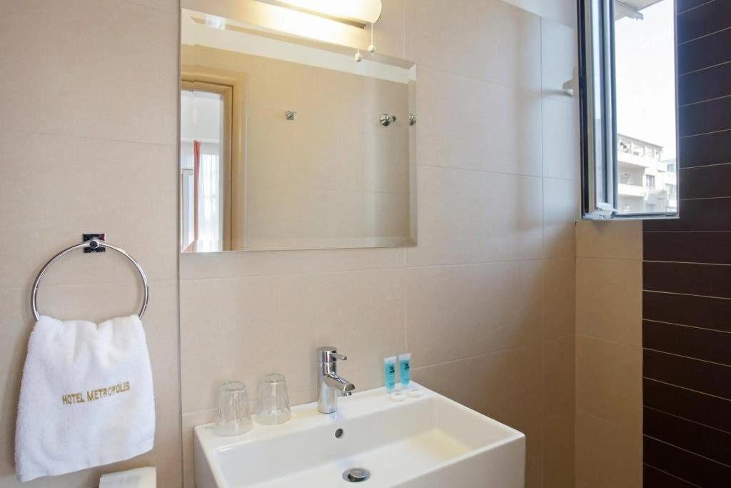 Metropolis Hotel 2*