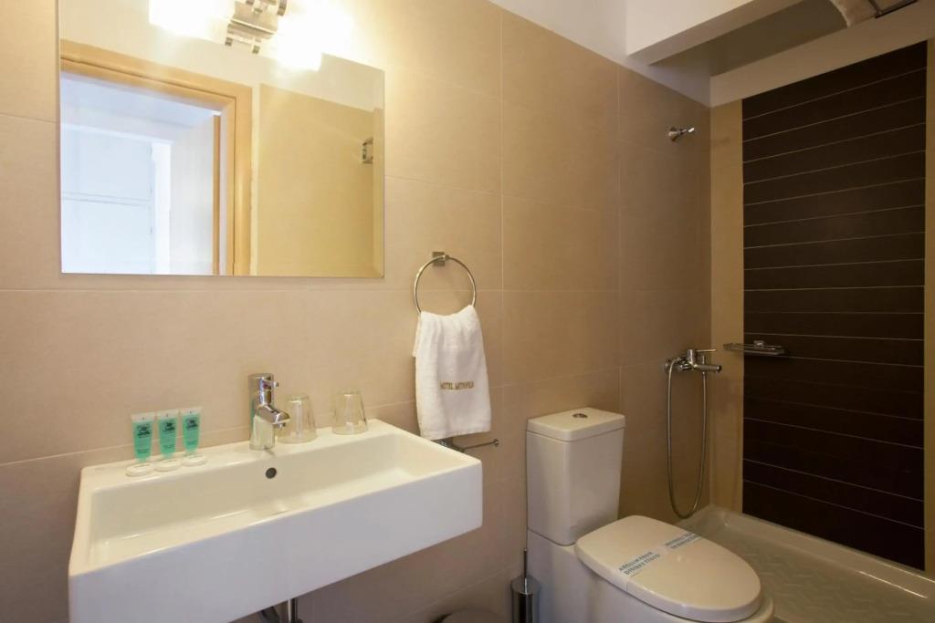 Metropolis Hotel 2*