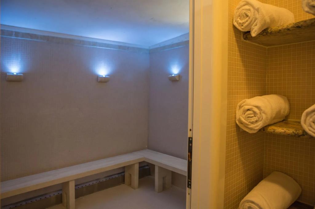 Santa Barbara Hotel 4*