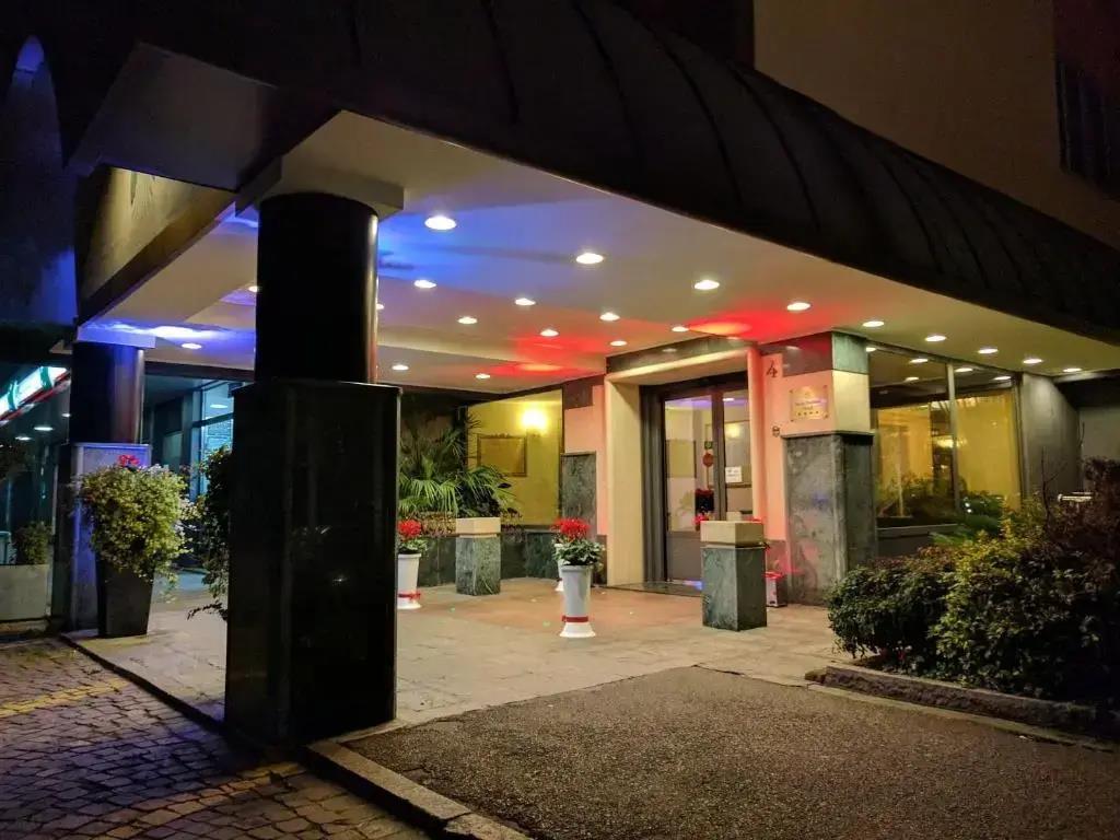 Santa Barbara Hotel 4*