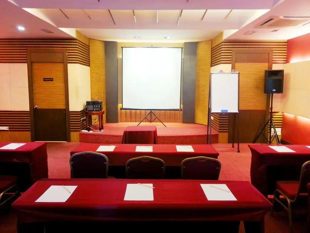 Celyn Hotel City Mall 3*