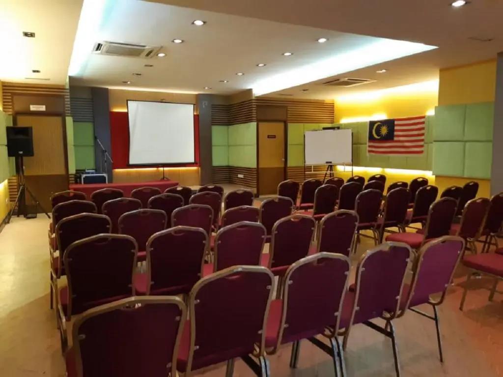 Celyn Hotel City Mall 3*