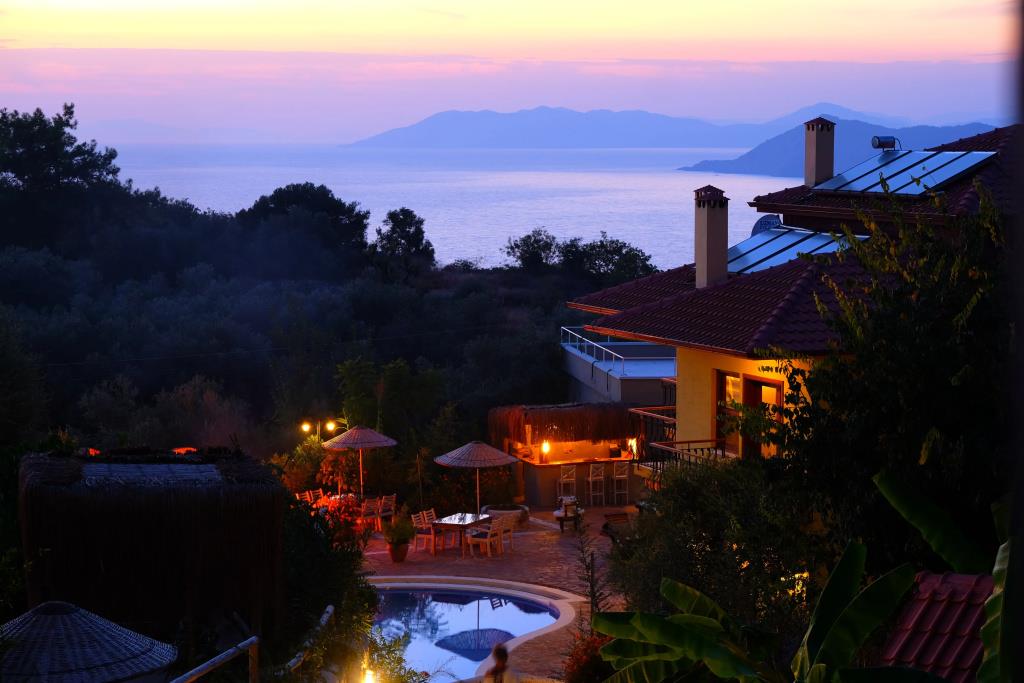 Mandarin & Mango Boutique Hotel 5*
