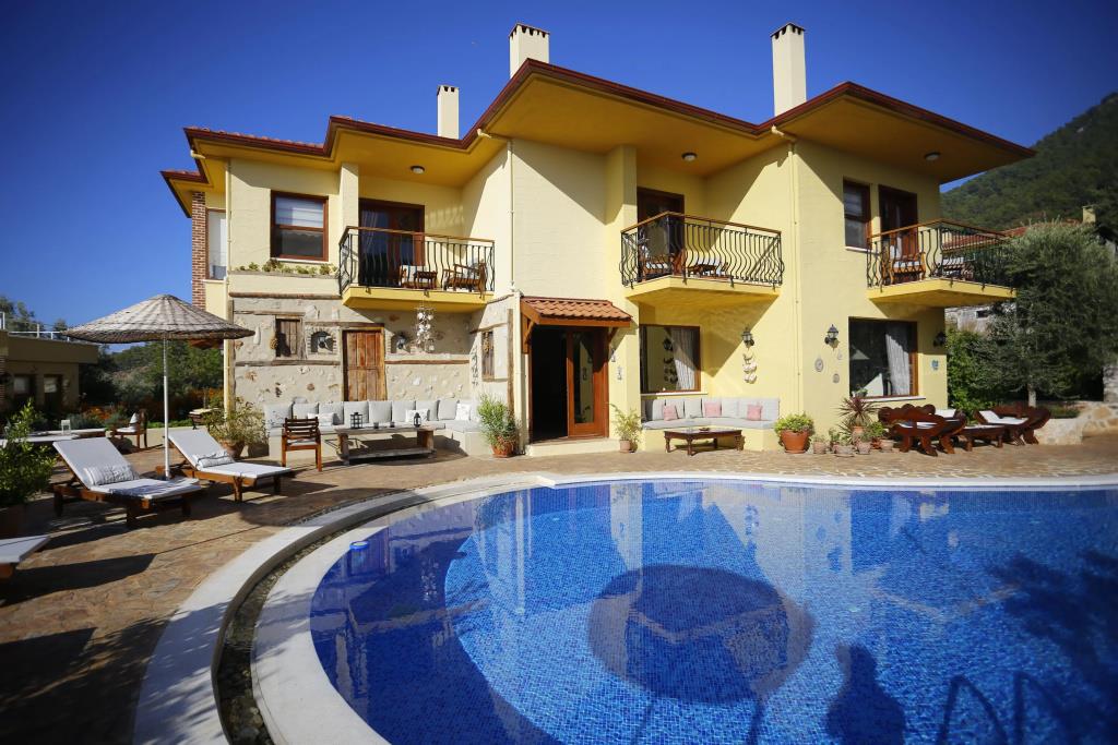 Mandarin & Mango Boutique Hotel 5*