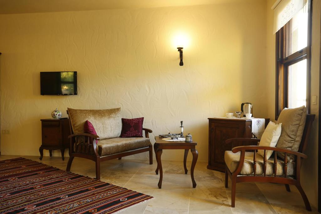 Mandarin & Mango Boutique Hotel 5*