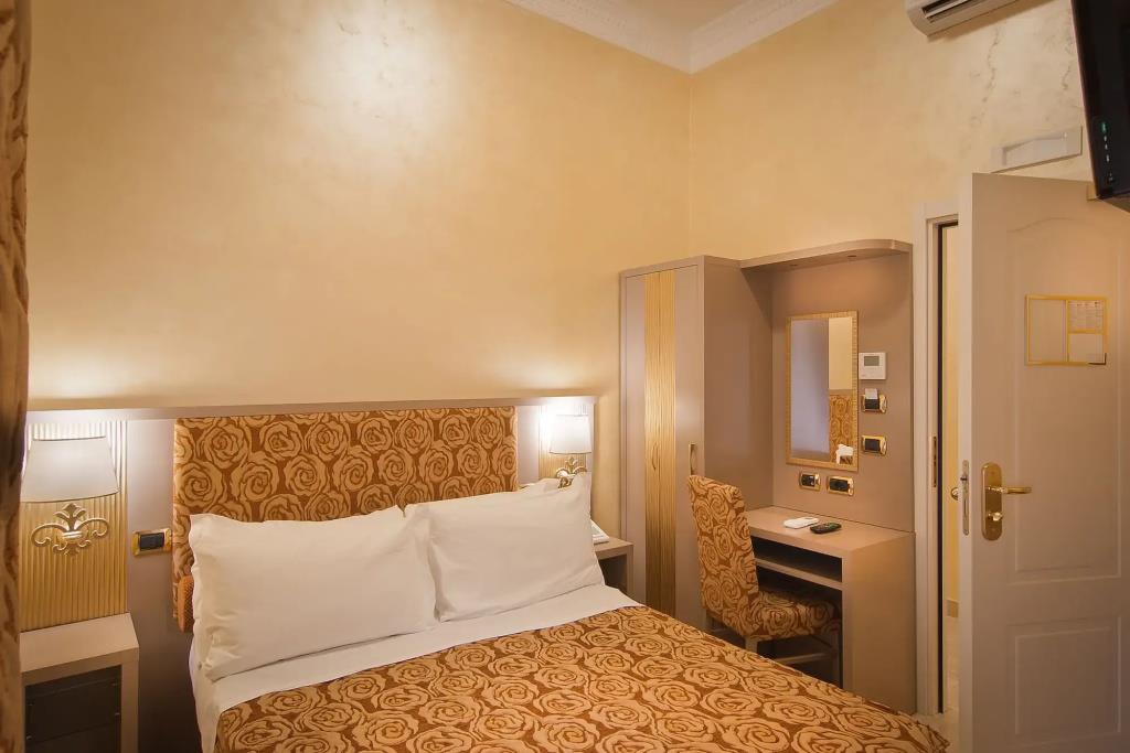 Fellini Hotel 3*