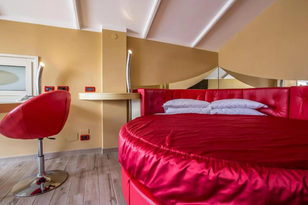 Fellini Hotel 3*