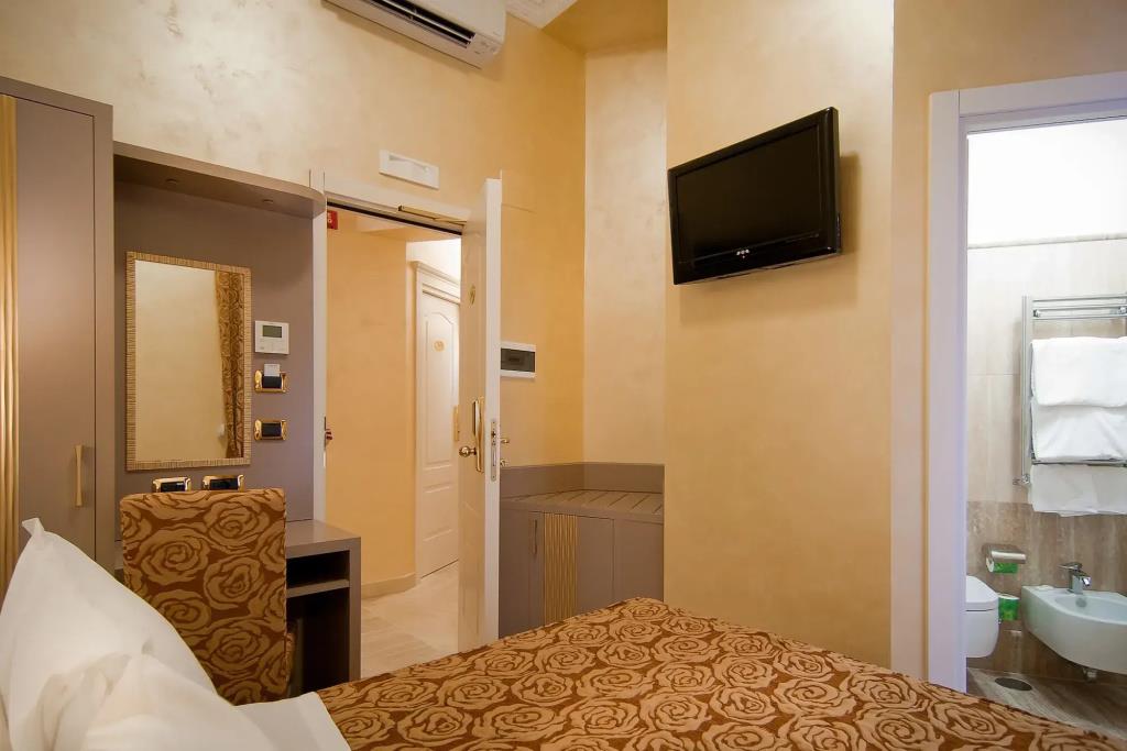 Fellini Hotel 3*