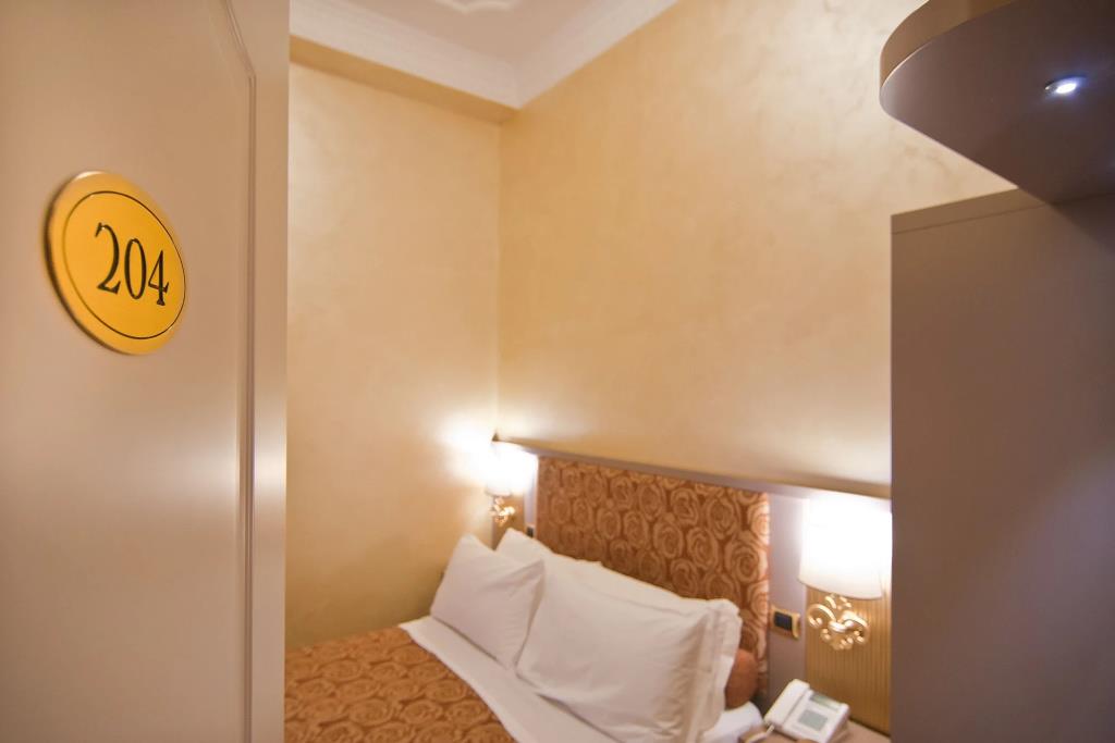 Fellini Hotel 3*