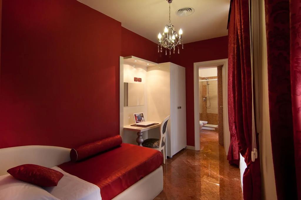Fellini Hotel 3*