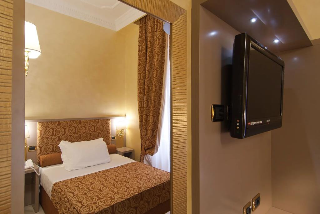 Fellini Hotel 3*