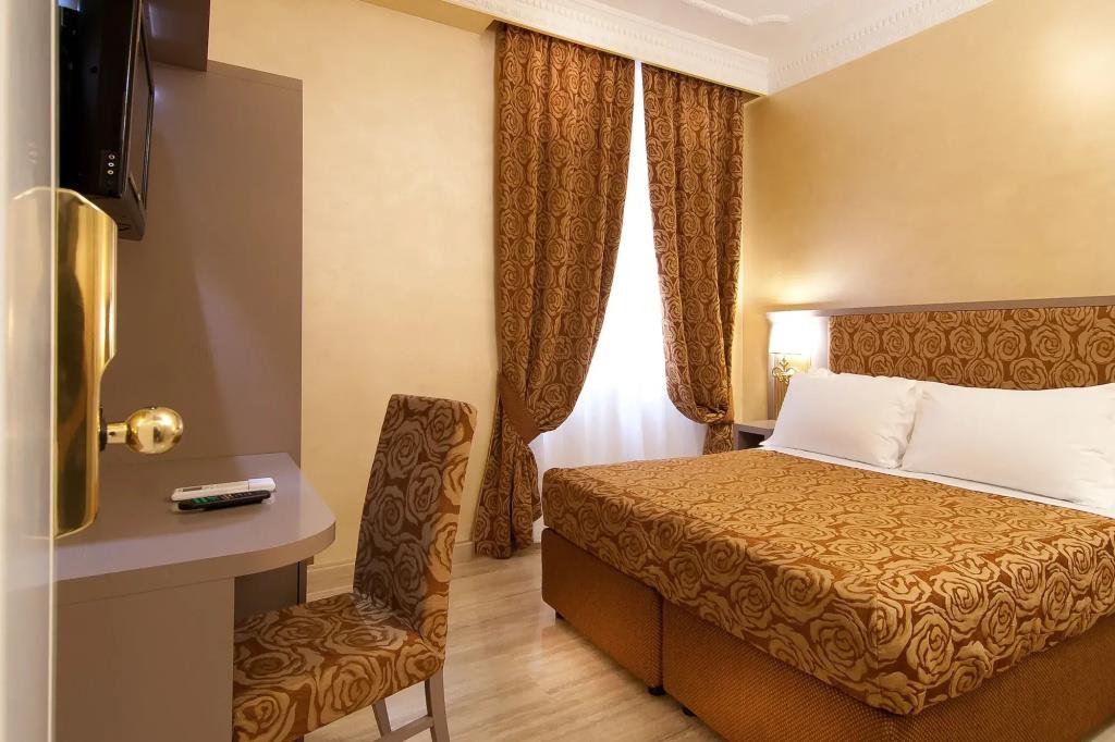 Fellini Hotel 3*