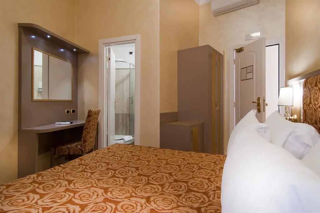 Fellini Hotel 3*