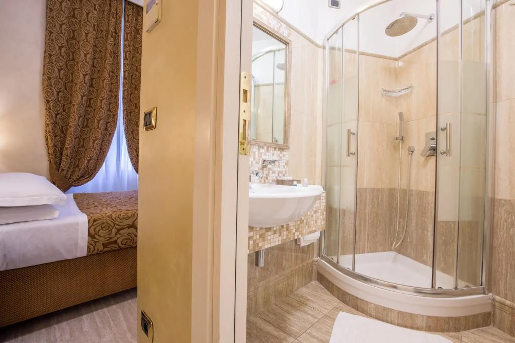 Fellini Hotel 3*