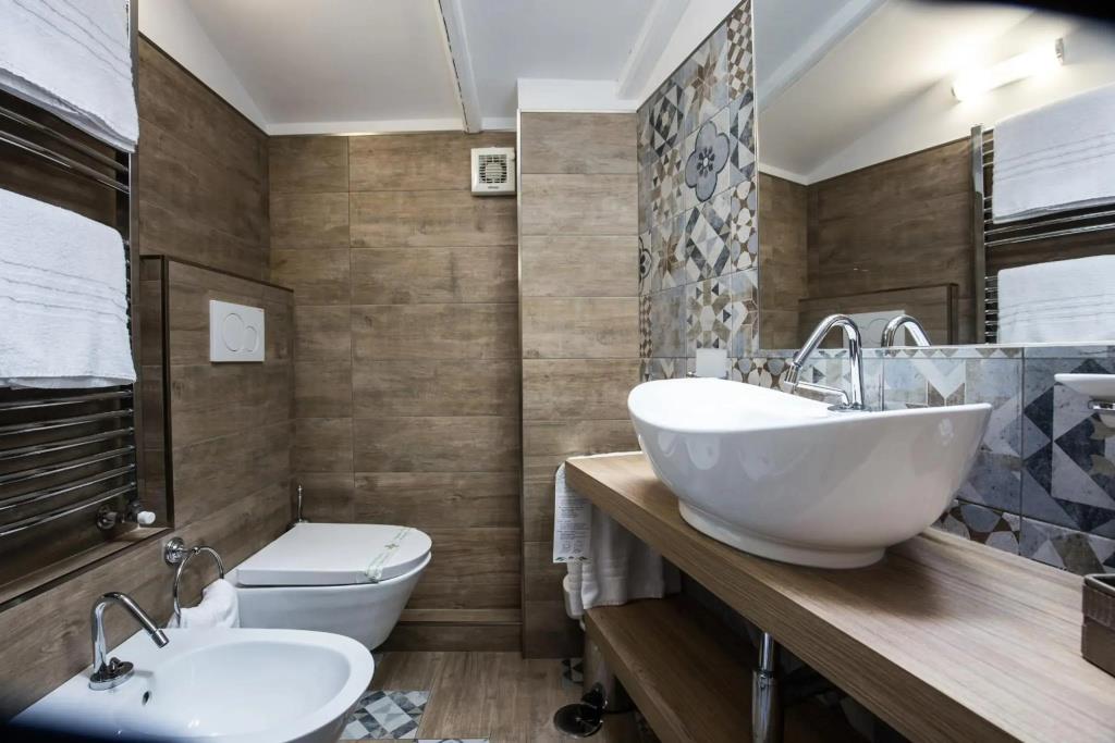 Fellini Hotel 3*