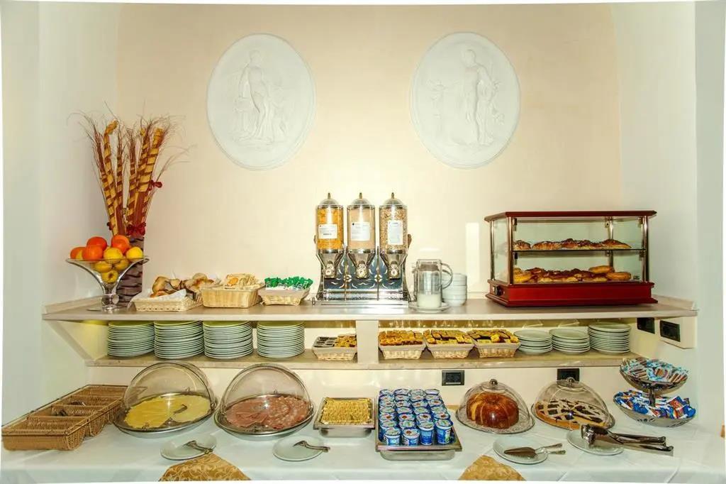 Fellini Hotel 3*
