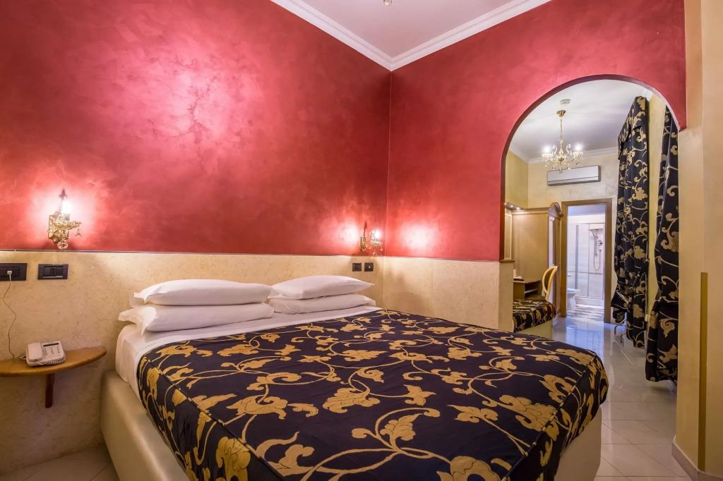 Fellini Hotel 3*
