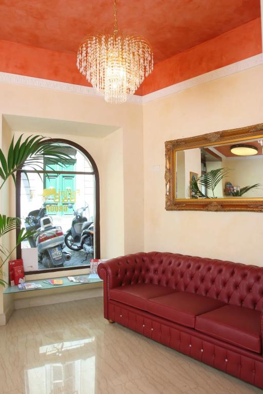 Fellini Hotel 3*