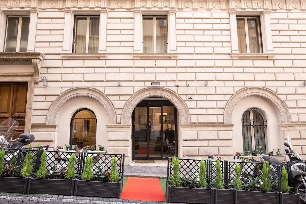 Fellini Hotel 3*