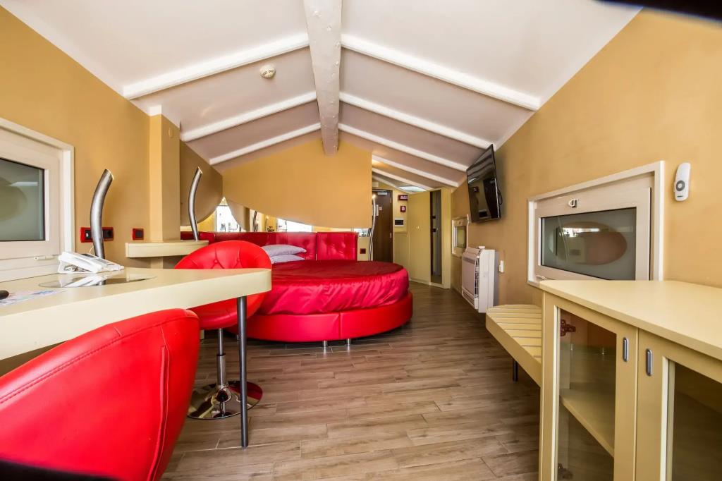 Fellini Hotel 3*