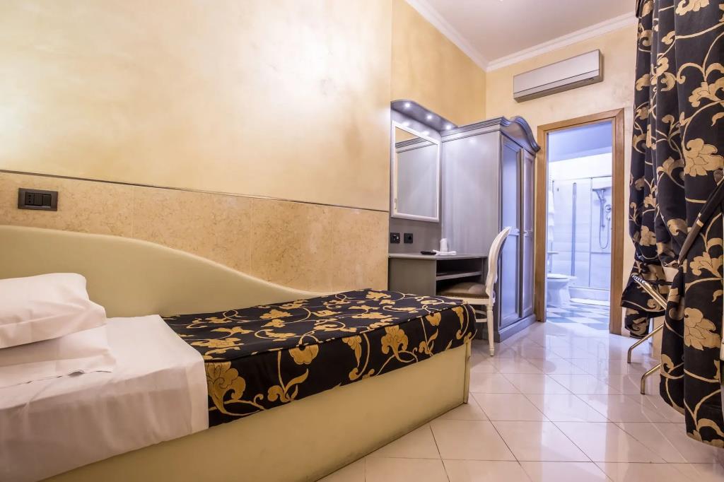 Fellini Hotel 3*