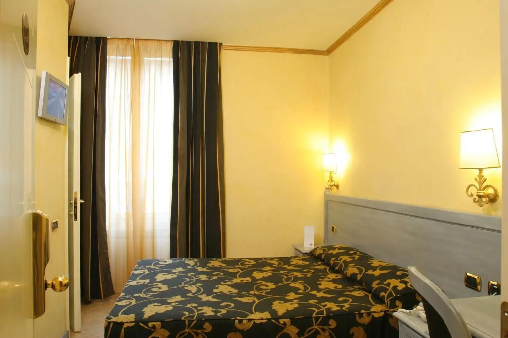 Fellini Hotel 3*