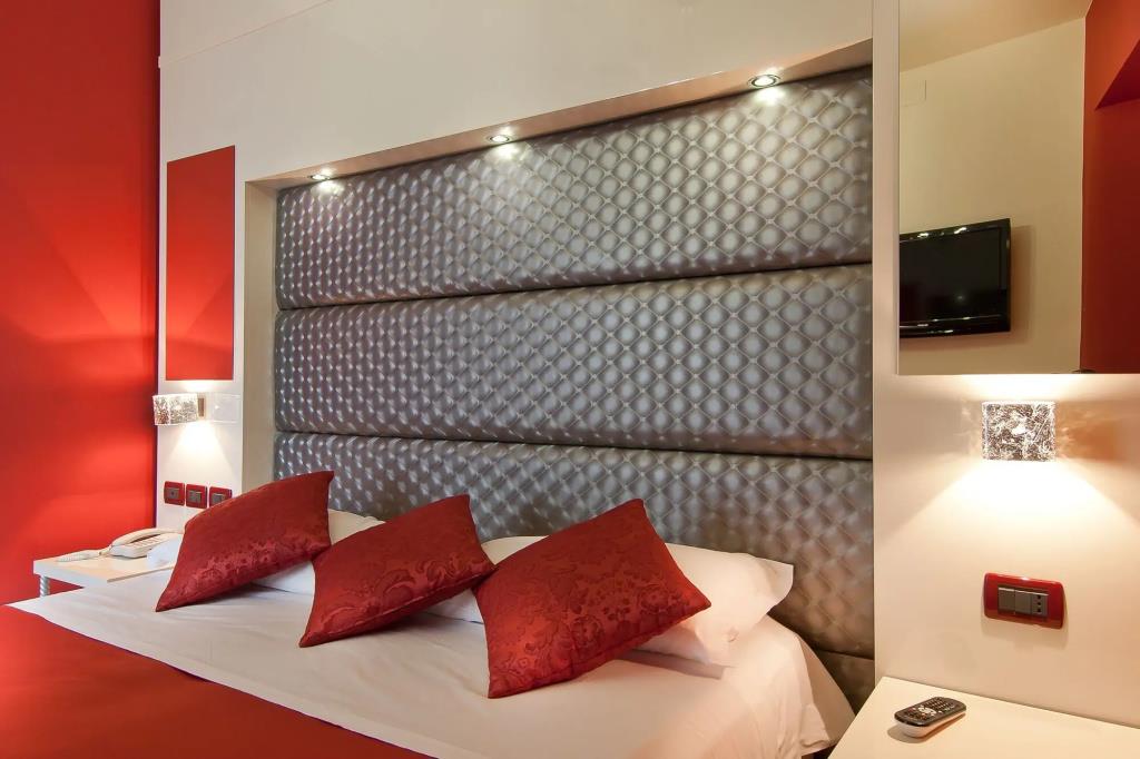 Fellini Hotel 3*