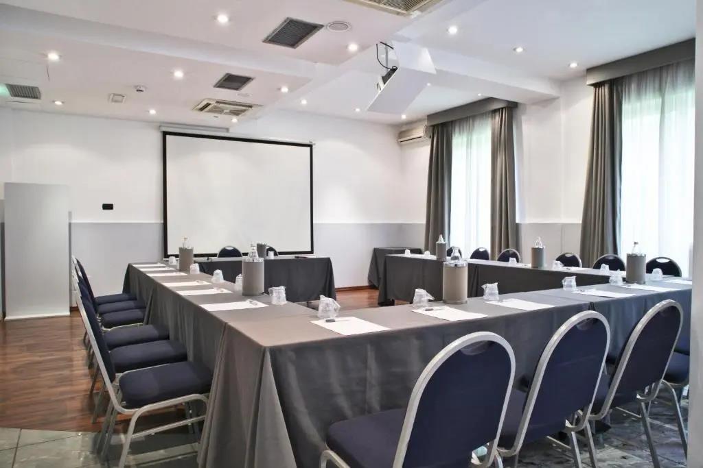 B&B Hotel Milano Cologno Studios 4*