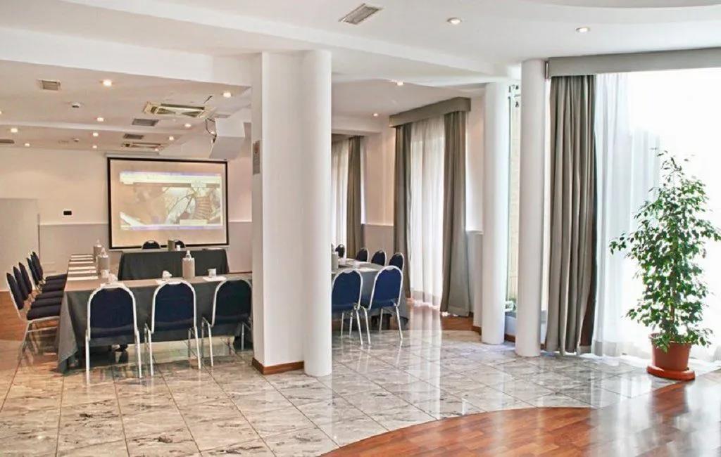 B&B Hotel Milano Cologno Studios 4*