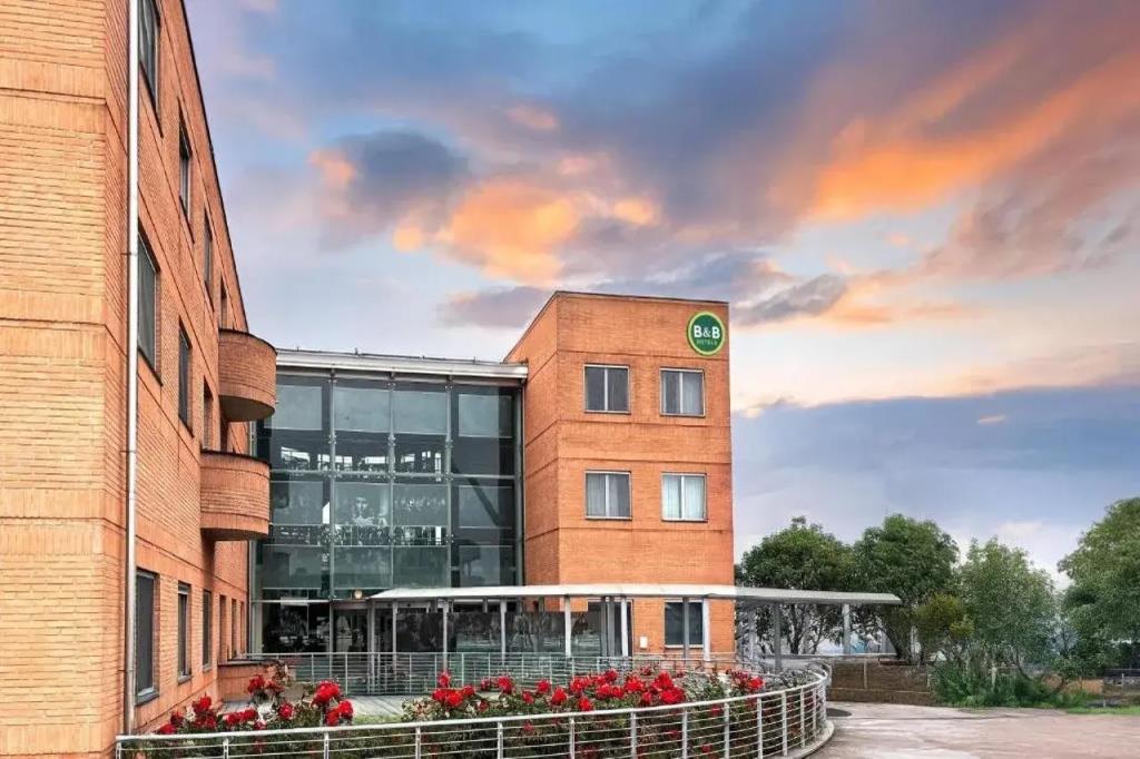 B&B Hotel Milano Cologno Studios 4*