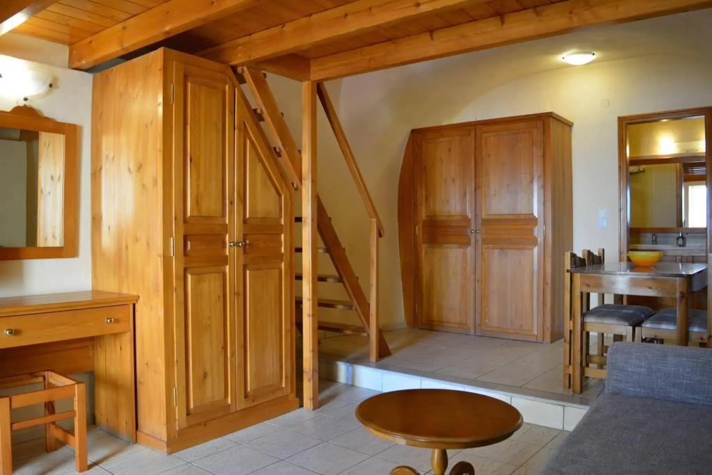 Anemomilos Suites 0*